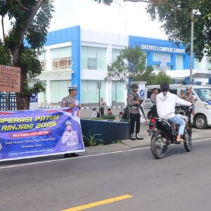 Polres Lombok Barat Tindak Pelanggaran Lalu Lintas di Jalan Yos Sudarso, Lembar