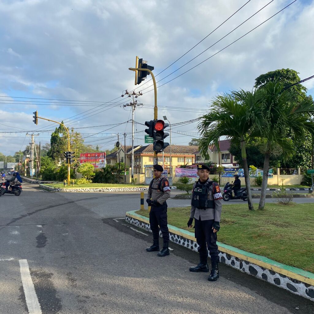Unit Turjawali Sat Samapta Polres Bima Kota Laksanakan Pengamanan Jalur dalam Rangka HUT Bhayangkara ke-79