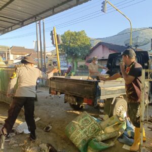 Tiga Pilar Kelurahan Bugis Gelar Gotong Royong Bersihkan Kantor Lama untuk Kantor Koperasi