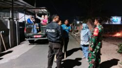Bhabinkamtibmas Kelurahan Menala Dampingi Operasi Eliminasi Anjing Liar Guna Cegah Penyebaran Rabies