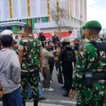 TNI dan Babinsa Kendalikan Massa Demo DPRD NTB