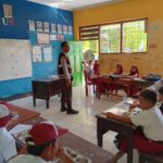 Polsek Bayan Kawal Program Makan Bergizi Gratis di SDN 1 Anyar