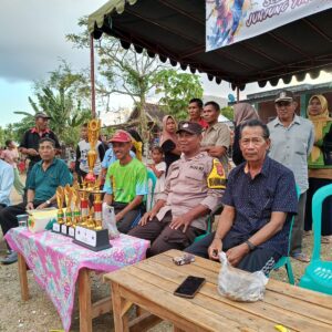 Bhabinkamtibmas Desa Klanir Hadiri Penutupan Turnamen Sepak Bola U-13