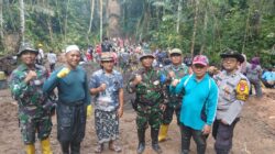 Kades, TNI-Polri bersama Masyarakat Giri Madia dan Dasan Geria Bahu-Membahu Bangun Jembatan