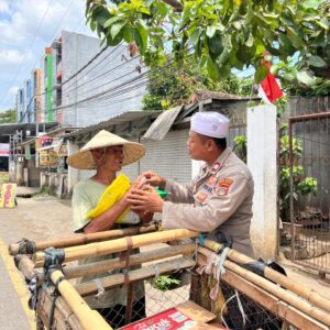 Tabur Kebaikan, Sat Binmas Polres Bima Kota Gelar Jumat Berbagi untuk Warga yang Membutuhkan