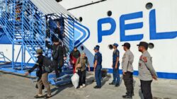 Polsek Kawasan Pelabuhan Laut Bima Laksanakan Pengamanan Kedatangan dan Keberangkatan Kapal KM. Awu di Pelabuhan Bima
